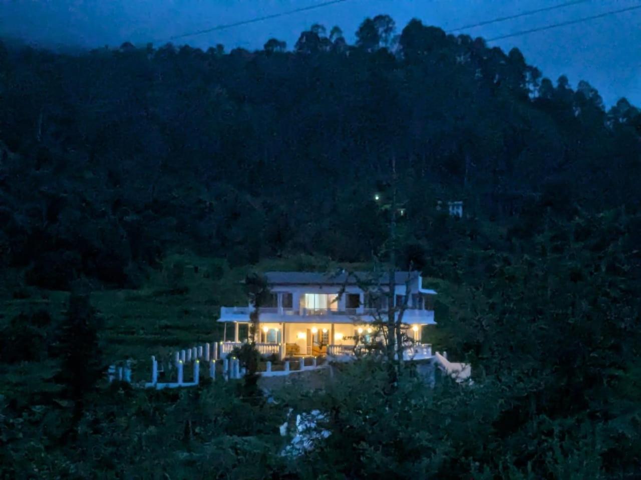 Brook Cottage Champawat Extérieur photo